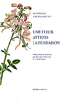 Une fleur attend
